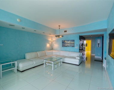 17875 Collins Ave - Photo Thumbnail 12