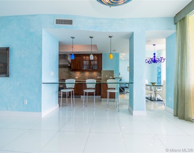 17875 Collins Ave - Photo Thumbnail 22