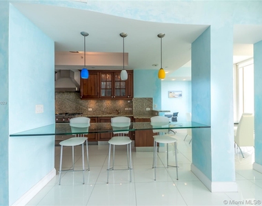 17875 Collins Ave - Photo Thumbnail 25