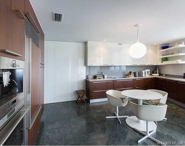 15811 Collins Ave - Photo Thumbnail 5