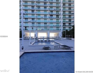 1800 N Bayshore Dr - Photo Thumbnail 11