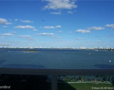 1800 N Bayshore Dr - Photo Thumbnail 14