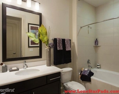 1755 Crescent Plaza Dr - Photo Thumbnail 2