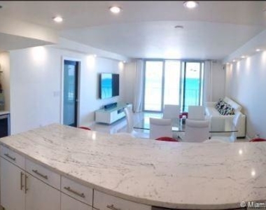 5701 Collins Ave - Photo Thumbnail 16