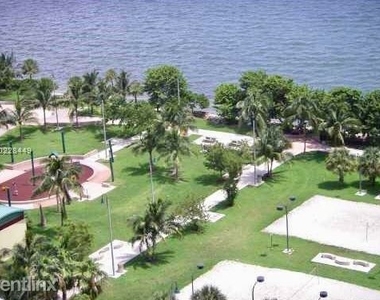 1750 N Bayshore Dr - Photo Thumbnail 10