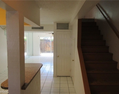 803 W Oakland Park Blvd - Photo Thumbnail 8