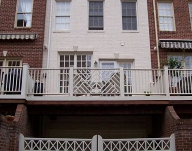 1202 N Pitt Street - Photo Thumbnail 5