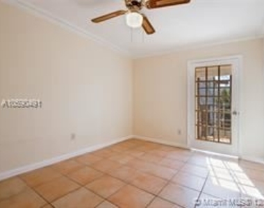 230 Sunrise Dr - Photo Thumbnail 5