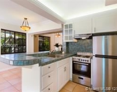 230 Sunrise Dr - Photo Thumbnail 2