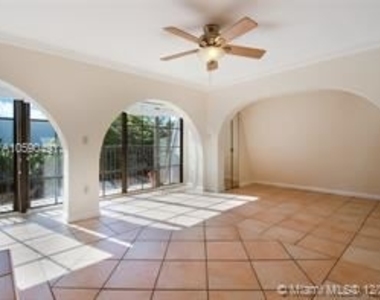 230 Sunrise Dr - Photo Thumbnail 3