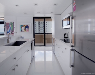 2555 Collins Ave - Photo Thumbnail 33