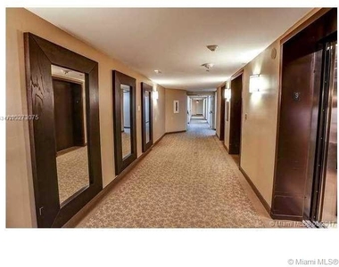 2555 Collins Ave - Photo Thumbnail 46