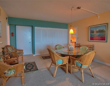 5005 Collins Ave - Photo Thumbnail 7