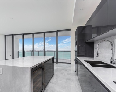 1451 Brickell Ave - Photo Thumbnail 16