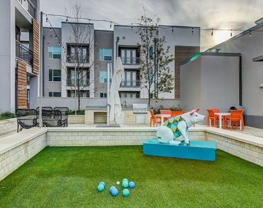 Urban-style Living In Westlake Hills - Photo Thumbnail 0