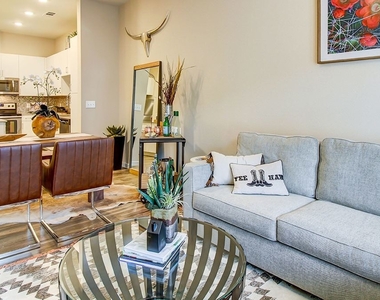 Urban-style Living In Westlake Hills - Photo Thumbnail 10