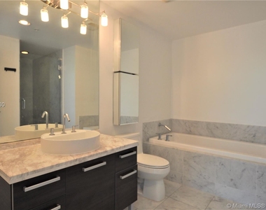 244 Biscayne Blvd Apt 208 - Photo Thumbnail 4