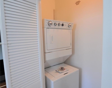 244 Biscayne Blvd Apt 208 - Photo Thumbnail 10