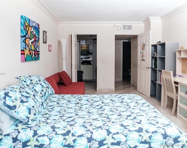 16711 Collins Ave - Photo Thumbnail 52