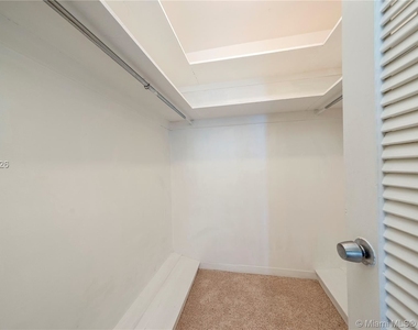 5700 Collins Ave Apt 8a - Photo Thumbnail 10