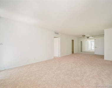 5700 Collins Ave Apt 8a - Photo Thumbnail 6