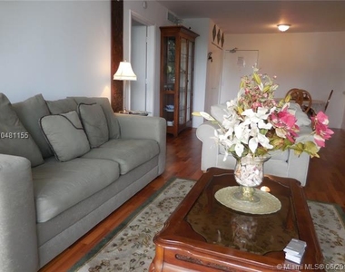 5161 Collins Ave - Photo Thumbnail 11