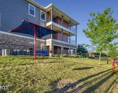 401 Teravista Parkway - Photo Thumbnail 38