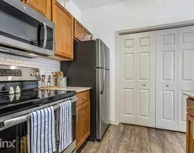 401 Teravista Parkway - Photo Thumbnail 5