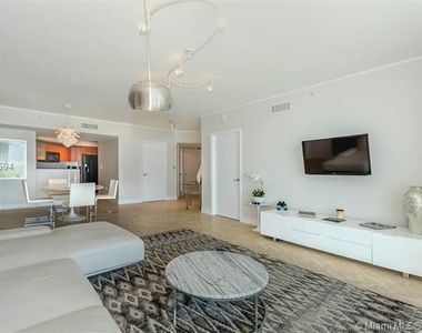 16699 Collins Ave - Photo Thumbnail 12