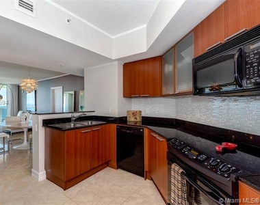 16699 Collins Ave - Photo Thumbnail 33