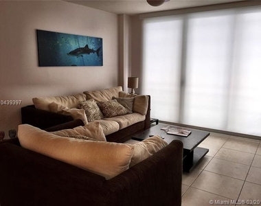 6917 Collins Ave - Photo Thumbnail 2