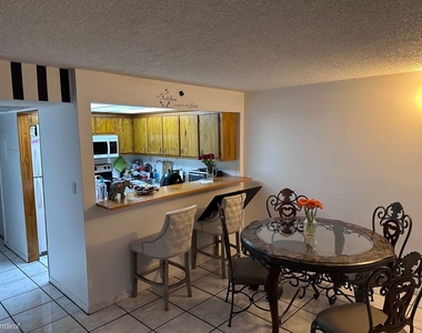 5801 Washington St Apt 9 - Photo Thumbnail 8