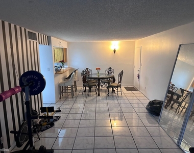 5801 Washington St Apt 9 - Photo Thumbnail 2