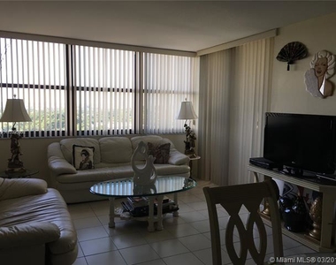 2555 Collins Ave - Photo Thumbnail 0