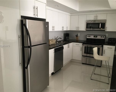 19370 Collins Ave - Photo Thumbnail 3