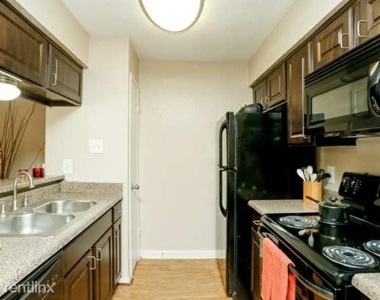 6425 Westheimer Road - Photo Thumbnail 8