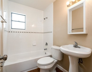 3620 Southmore Blvd Apt 12 - Photo Thumbnail 9