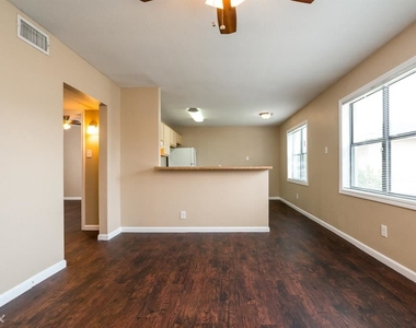 3620 Southmore Blvd Apt 12 - Photo Thumbnail 2