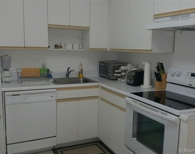 5161 Collins Ave - Photo Thumbnail 6