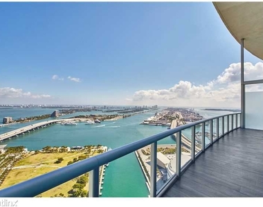 888 Biscayne Blvd - Photo Thumbnail 5