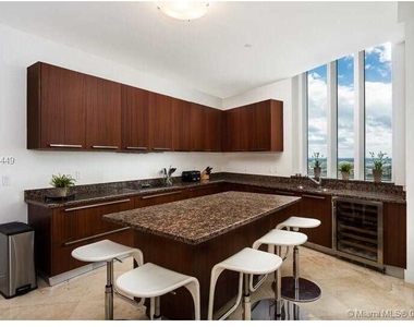 15811 Collins Ave - Photo Thumbnail 9