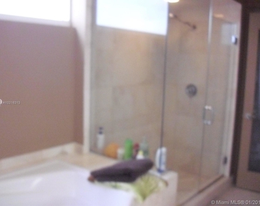 17555 Collins Ave - Photo Thumbnail 38