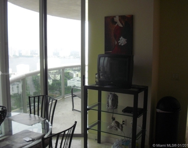 17555 Collins Ave - Photo Thumbnail 25