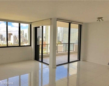 1581 Brickell Ave Apt 1507 - Photo Thumbnail 5