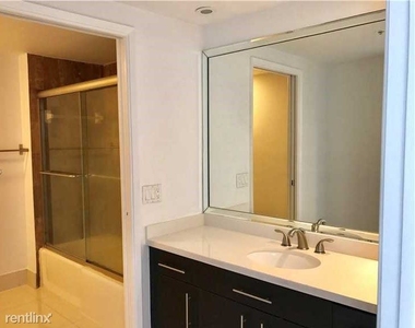 1581 Brickell Ave Apt 1507 - Photo Thumbnail 3