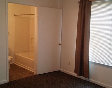 1500 Graduate Ln Apt 303 - Photo Thumbnail 6