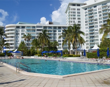 5161 Collins Ave - Photo Thumbnail 4