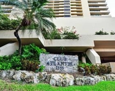 2555 Collins Ave - Photo Thumbnail 2