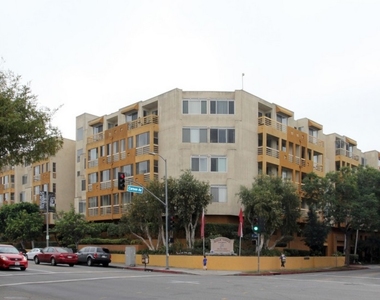 600 South Curson Ave - Photo Thumbnail 24