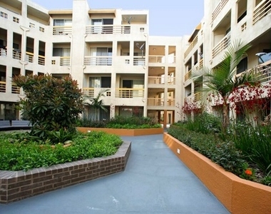 600 South Curson Ave - Photo Thumbnail 2